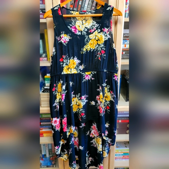 Torrid Sleeveless High Low Top - Picture 1 of 3